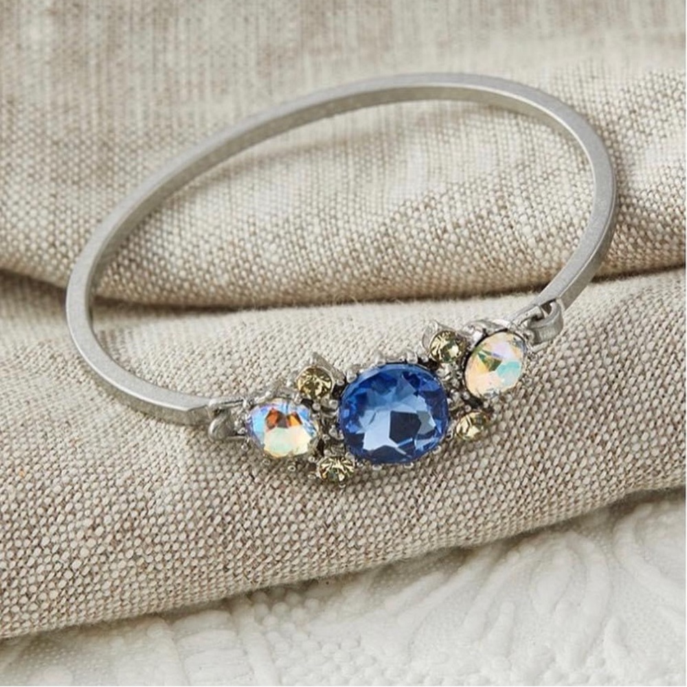EUC. Beautiful Allison Reed Bracelet! Blue and Silver. Brand New Condition!